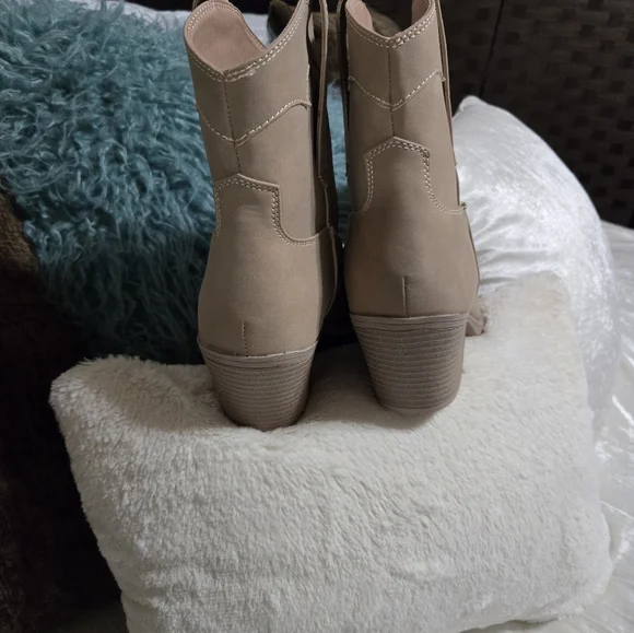 Tan Womens Ankle Boots By Sonoma Size 7 1/2 NWOT! NEVER WORN - Picture 4 of 8